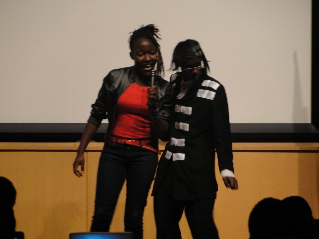 Two of the competitors of the J-Pop Nodojiman singing a Japanese song