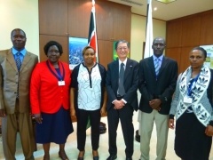 Ambassador Terada with the representatives of Oasis Logistics Youth Group