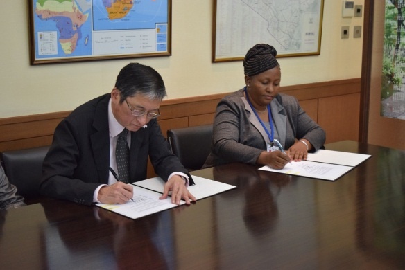 Grant contract signing between H.E. Mr Terada, Ambassador of Japan to the Republic of Kenya and Ms. Edith Martha Mulwa, Secretary/CEO of Initiative for Green Kenya