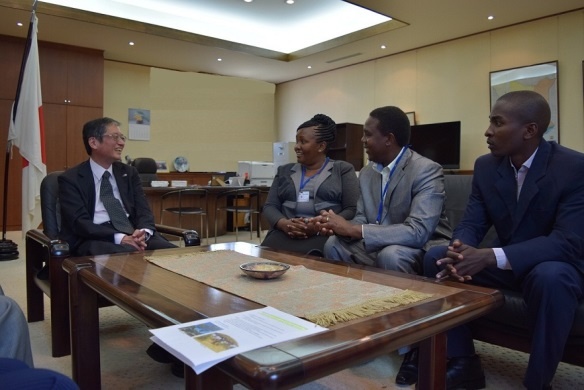 Recipients expressing their gratitude to Ambassador Terada