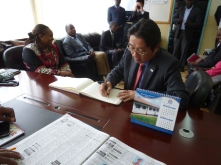 Mr. Mori, Charge d’ Affairs of Japanese Embassy in the Republic of Kenya, signing visitor’s book at Nandi County Government Office