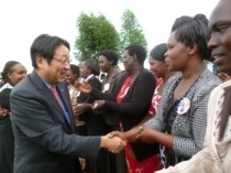 Mr. Mori welcomed by the community members