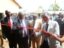 Ambassador Terada cutting the ribbon to open the new school facility