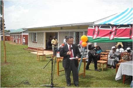 Deputy Ambassador delivers his speech to the community