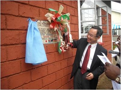 Mr Yamada unveils the memorial plaque at the facility