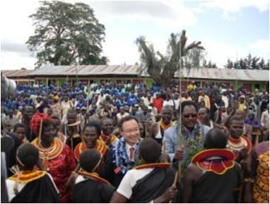 Mr. Yamada (centre) and Hon. Murgor (right next) joined the dance