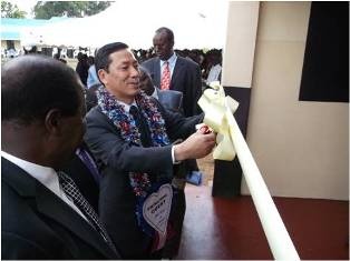 Ribbon-cutting by Amb. Takata