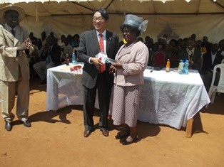 Mr. Mori handing over the key to Mrs. Lynetty Atolla, Principal