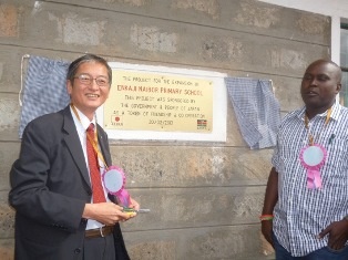 Ambassador Terada and MP Katoo unveiling the plaque