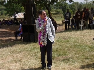 Ambassador Terada giving a speech