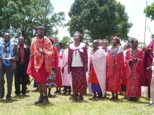 Olengoloto Youth Group singing and dancing