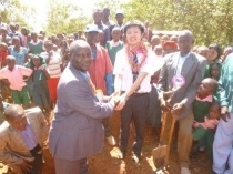 Mr. Yamana and Mr. Stephen Mutiso, Head Teacher of Lungulueni Primary School, shaking hands for the successful project implementation