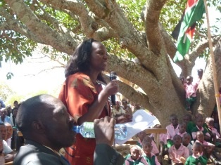 Ms. Ruth Nduku Mutua, Representative of Machakos County Government, Minister for Education, Youth and Social Welfare, expressing gratitude to Japan for the support