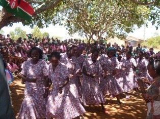Lungulueni Women Group singing and dancing