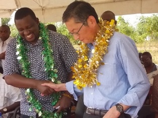 H.E. Mvurya Salim shaking hands with H.E. Terada