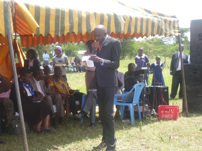 Mr. Eric Dudi, Arise & Shine Care Center CBO, giving project over view.