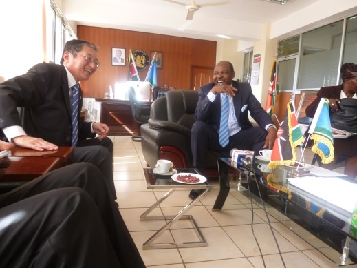 Ambassador Terada made a courtesy call on the Kisumu County Governor H.E. Mr. Jack N. Ranguma.