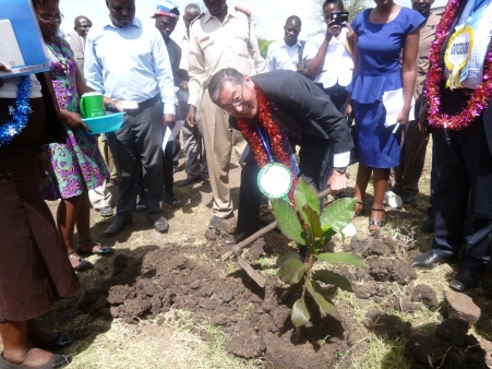 Ambassador Terada planting a tree.