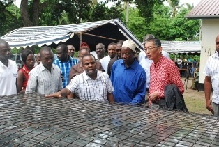 H.E. Tatsushi Terada receiving explanation about the fish drying solar equipment