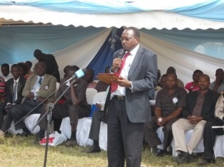 Mr. Julias Mokogi, Representative of Cabinet Secretary of Ministry of Industrialization giving a speech.