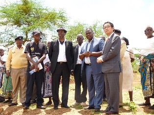 Mr Mikio Mori, Mr Vonza Mwendwa, Chairman of  WGDP, Mr Sammy Ngangi, CEO of  WGDP touring the site with the community