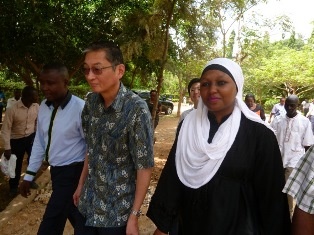 Ambassador Terada touring the new clinic together with Hon. Binti Omar and other officials.