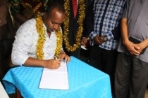 H.E. Hassan Ali Joho, Mombasa County Governor signing the visitor’s book.