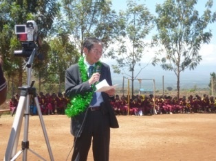 Ambassador Terada giving a speech