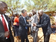 Officials welcoming Ambassador Terada.