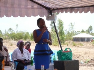 Dr. Elizabeth Oele, officer of Ministry of Health, Muhoroni giving a speech