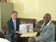 H.E. Ambassador Terada presenting Japan Ikebana Calendar 2015 to Kisii County Governor, Hon. James Ongwae