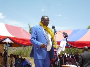 Member of County Assembly, Hon. Charles Onchonga speaking at the function