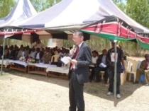 Ambassador Terada giving a speech.