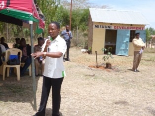Machakos County Director of Agriculture, Ms. Pricilla Bidengo Arunga giving a speech and urging the community to work together for the project