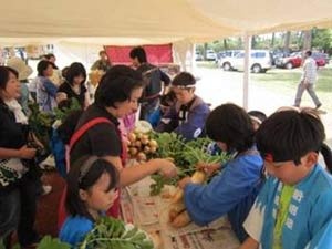生徒による大根販売実習