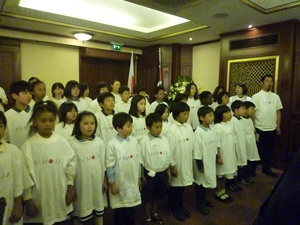 The pupils of the Japanese School sing Kimigayo