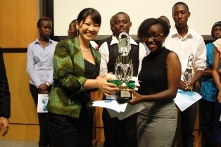 Ms. Mbithe Nzomo, winner of the 8th Japanese Language Speech Contest receiving a prize from one of the sponsors, Rohto Mentholatum (Kenya) Ltd