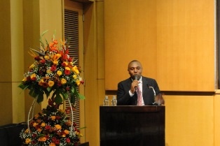 Mr. David Maina Kamau, Ministry of Foreign Affairs and International Trade, giving his opening address