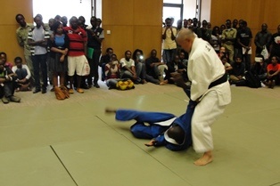 Senior JICA volunteer Mr. Mino showing his Judo skills to the members of the audience