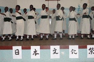 Pandi Pieri Primary School performing the song “Tsubasa wo Kudasai”