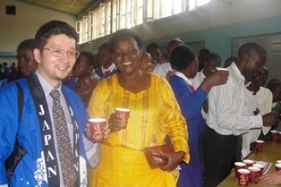 Ms. Kere and Mr. Nakamura, Director of JICC having a taste of Japanese green tea