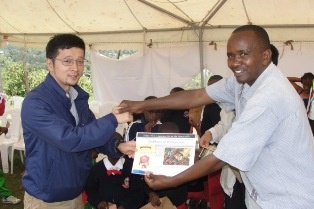 One of the School Representatives Receiving a Certificate of Participation from Mr. Nakamura
