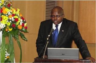 Guest speaker Mr. Martin Mutuku of the Kenya Investments Authority