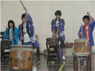 Performance by Junior High students at the Nairobi Japanese School