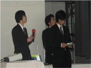 Mr. Owada and Mr. Matsumura delivering a lecture