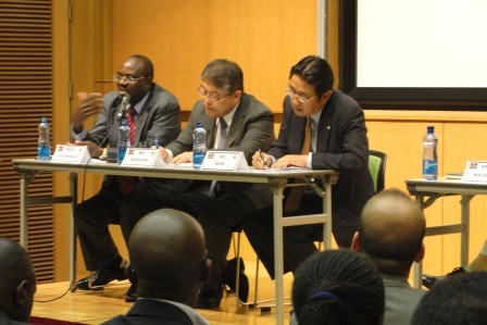 The moderator and Panelists (L to R) Prof. Kagwanja, Mr. Koenuma, Minister Mori
