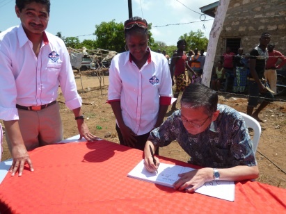 Ambassador Terada signing visitor’s book