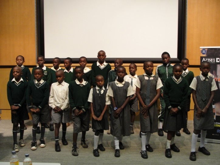 Students from Archiver Academy School performing Japanese song ‘Shiawase nara tewotatakou’
