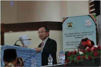 Mr. Yamada, Deputy Chief of Mission of the Embassy of Japan in Kenya, delivering his speech. He is showing a copy of his own MCH handbook