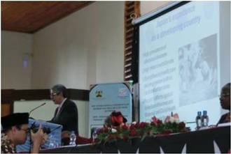 Prof. Nakamura (Commissioner of International Conference on MCH Handbook) delivering his speech